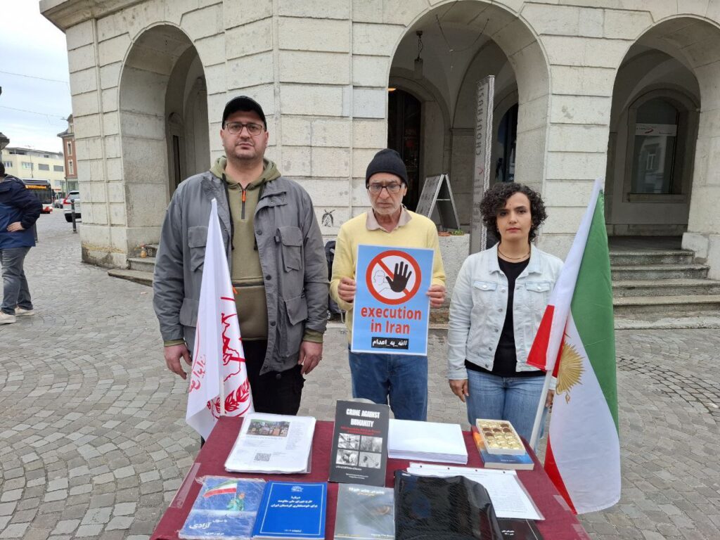 Büchertisch zur Unterstützung der politischen Gefangenen im Iran